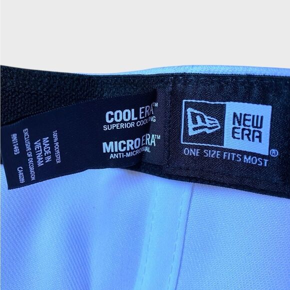 NEW Bugs Bunny Looney Tunes New Era 9SEVENTY Stretch-Snap Adjustable Hat White - Picture 15 of 15